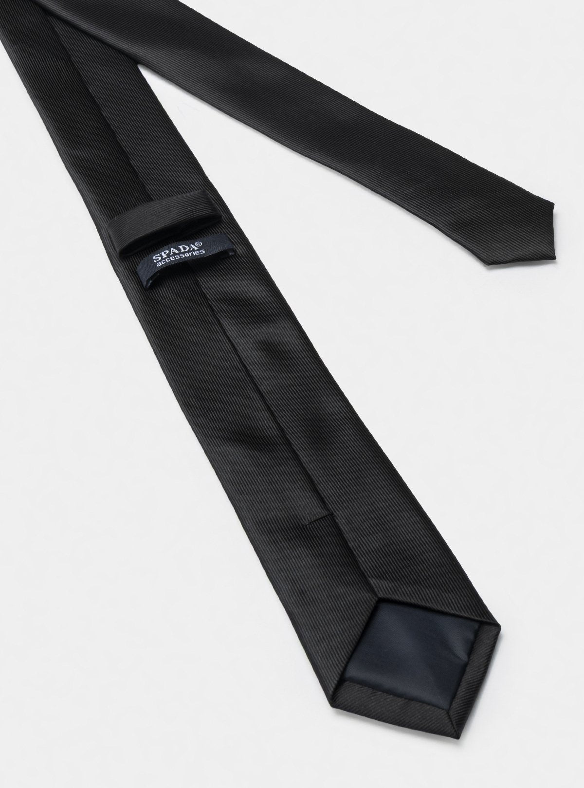 Cravatta nera stretta