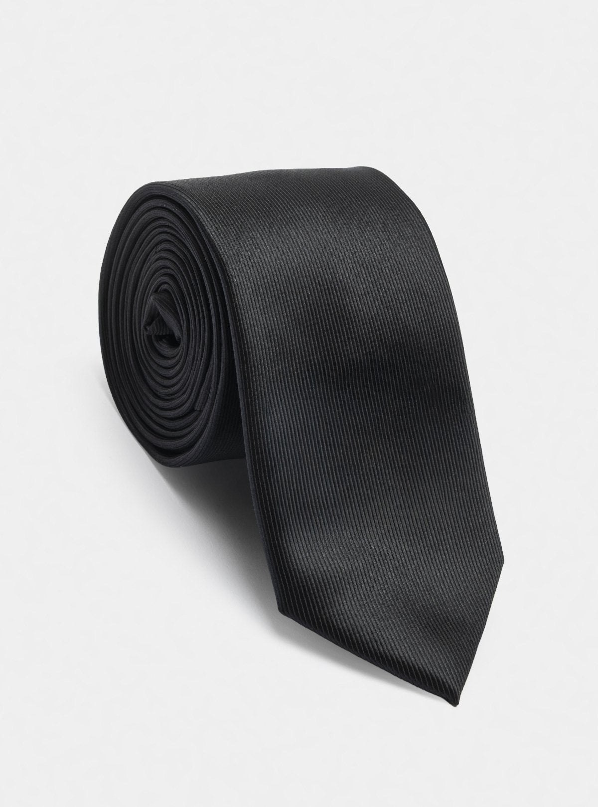 Cravatta nera stretta