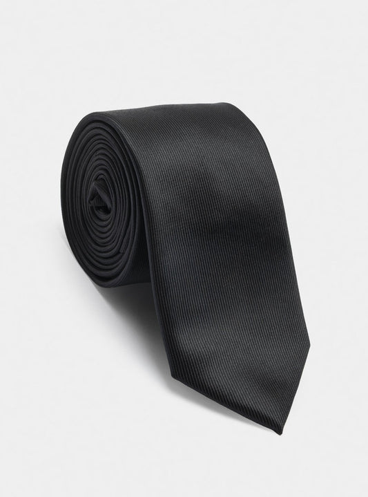 Cravatta nera stretta